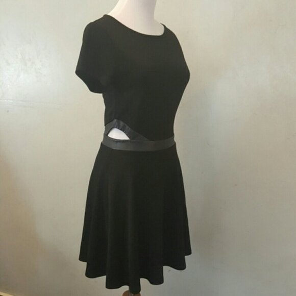 ONE Clothes Side cutout dress  women's size Medium (N28) - Picture 3 of 6